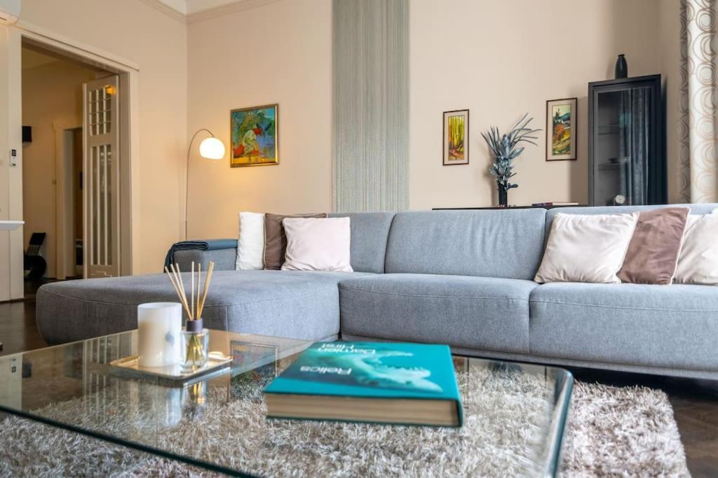 Elegant Opera Apartment *
