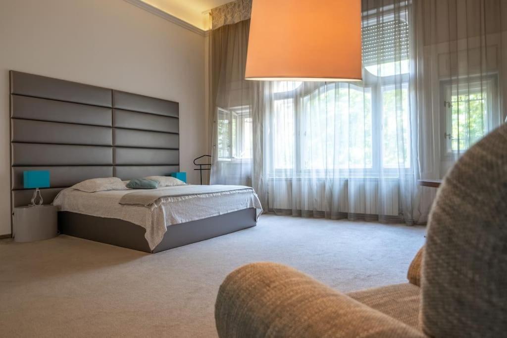 Elegant Opera Apartment *
